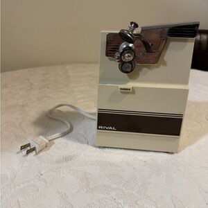 Vintage PARTS Rival  Electric Can Opener in Cream Brown model 781/4‎ Serial 1001
